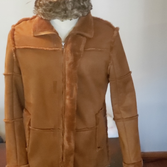 Hat & Coat - Picture 4 of 4